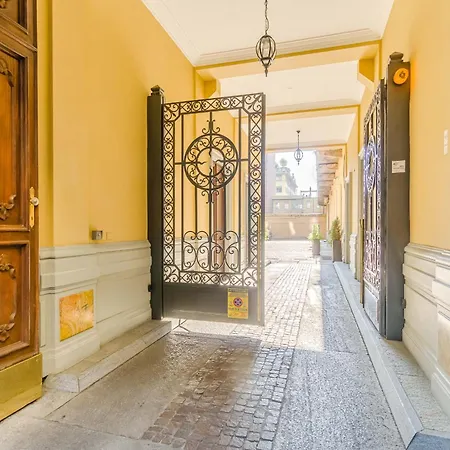 Guesthost - Cozy In *